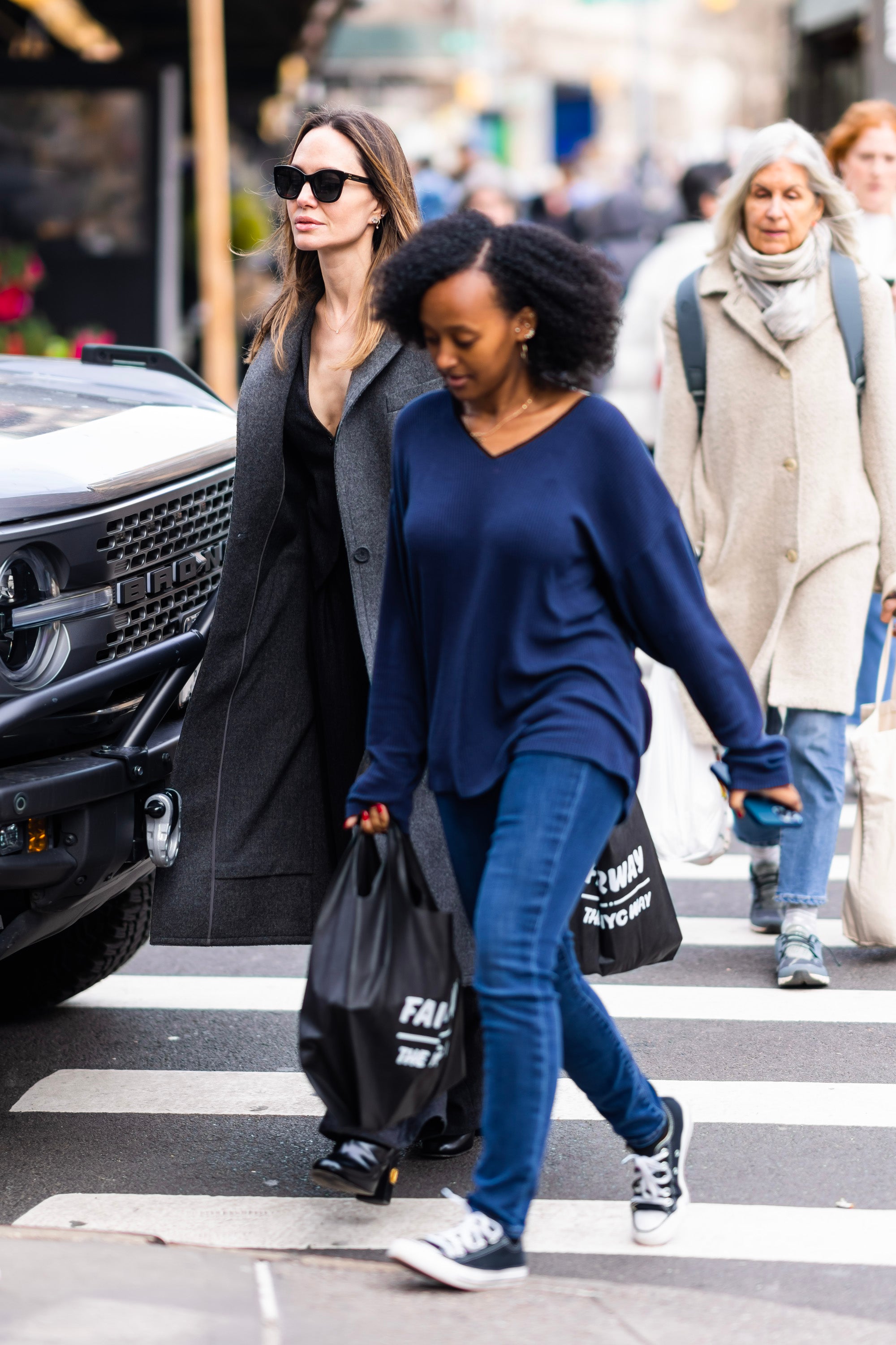 Imagen - Angelia Jolie y su hija Zahara de compras. Foto: Gtres.