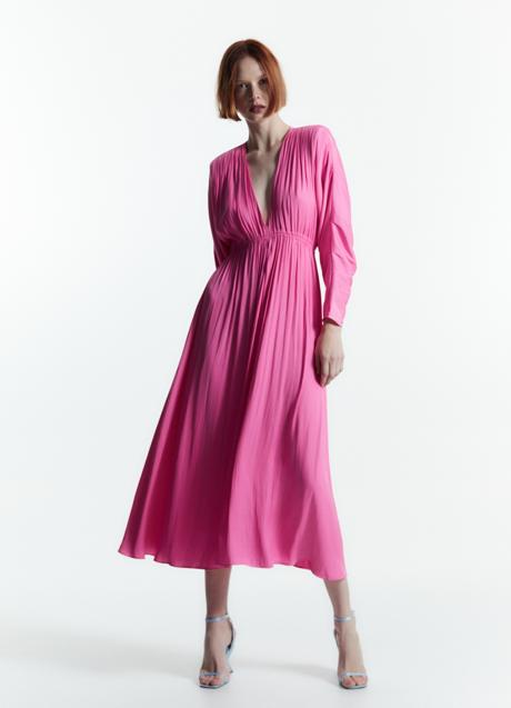 Imagen - Vestido rosa drapeado de Sfera (49,99 euros)