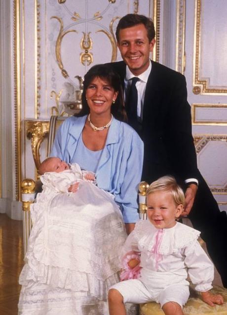 Imagen - Carolina de Mónaco con su hja Carlota Casiraghi en brazos acompañada de su marido, Stefano Casiraghi y su hijo, Andrea.