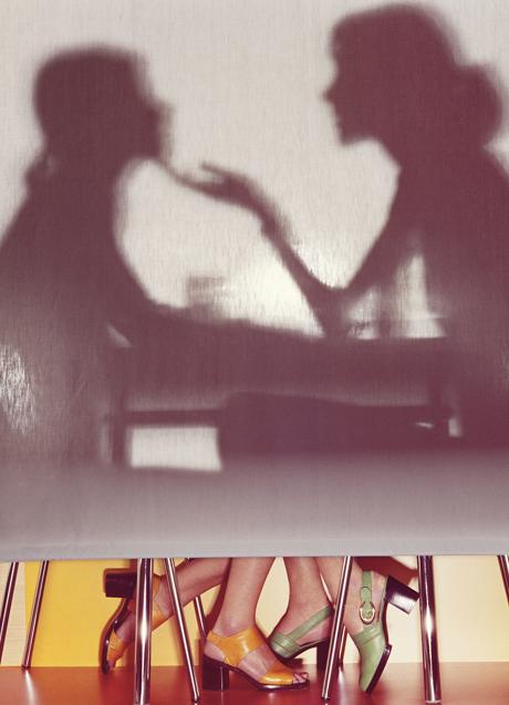 Imagen - Anuncio de Guy Bourdin para Charles Jourdan de 1972. (Foto: © 2023 THE GUY BOURDIN ESTATE)