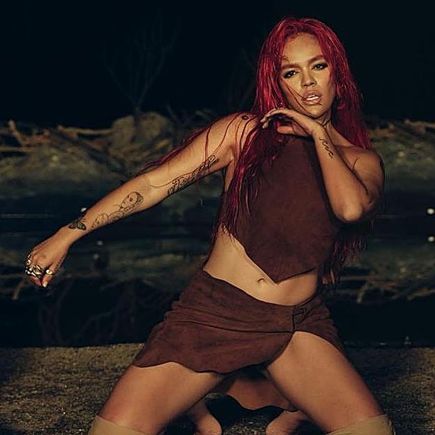 Karol G en el nuevo videoclip de 'TQG'.