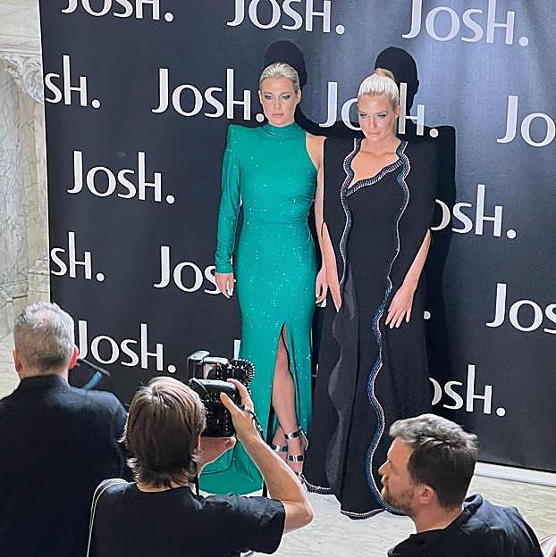 Imagen principal - Las sobrinas de Lady Di en el desfile de Josh Birch Jones.
