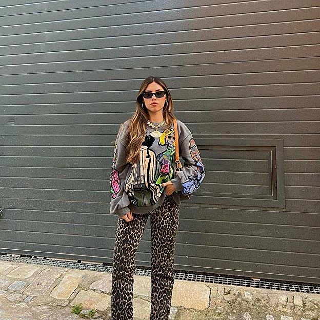 Esta es la bonita sudadera viral que enamora a las influencers, rejuvenece el look y se agota por horas