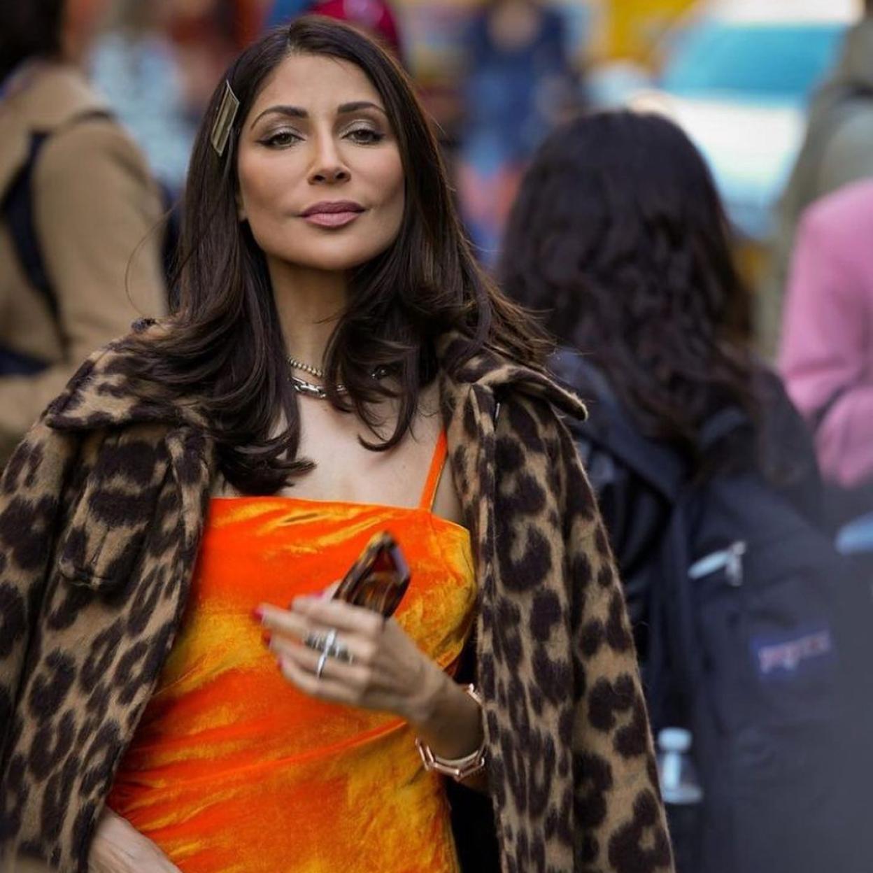 Este es el vestido largo de color naranja de Zara que se ha vuelto viral.