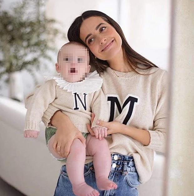 María Fernández-Rubíes y su hijo.