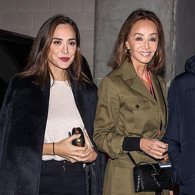 Tamara ha heredado de su madre, Isabel Preysler, su querencia por las alfombras rojas y la prensa del corazón. Carolina Molas está en el polo opuesto.