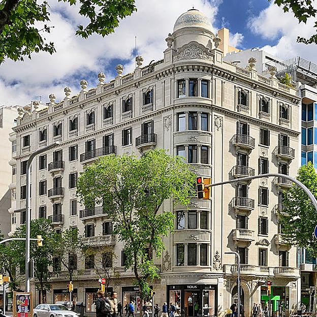 Exterior de Casagrand Luxury Suites, edificio modernista en la Avenida Diagonal de Barcelona. 