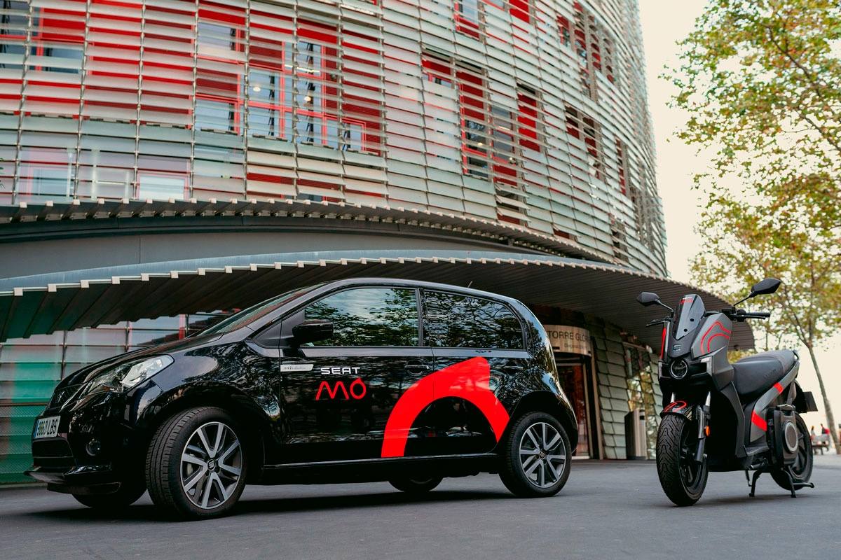 Este servicio de movilidad compartida no para de crecer y además de coches, motos y patinetes eléctricos, el pasado verano inauguró en Formentera un servicio de barcos eléctricos, sin necesidad de licencia y con ocho horas de autonomía. La última incorporación a SEAT Mó es el scooter Mó 50 para adolescentes a partir de 15 años. 