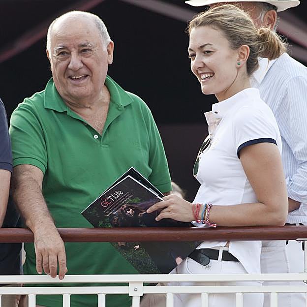 Marta Ortega, junto a su padre Amancio, al que se siente muy unido y con el que comparte, entre otras cosas, su amor por los caballos. 