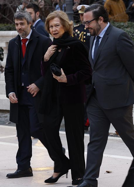 Imagen - La reina Sofía con un look de semiluto. / GTRES