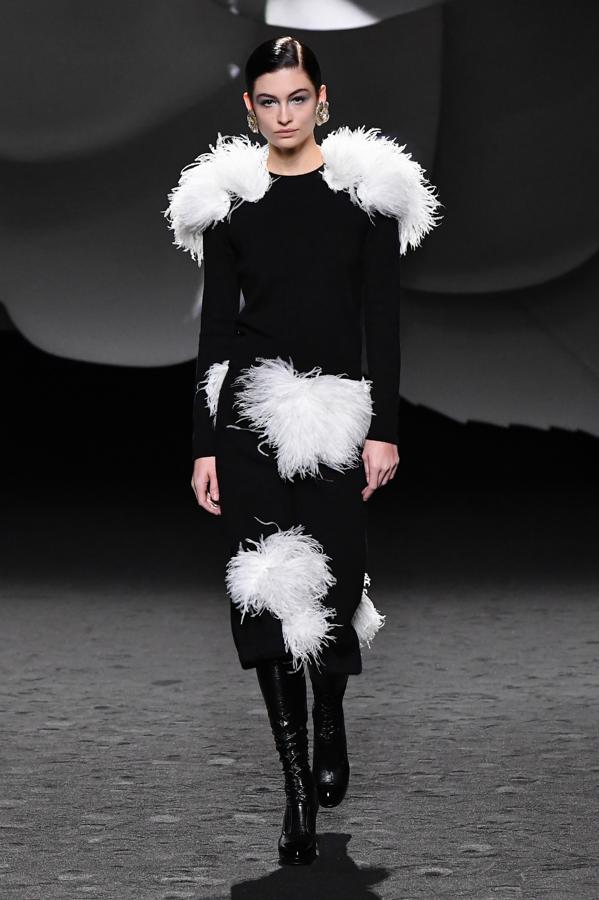 Las plumas también han sido un detalle fundamental, sobre todo como elemento dramático y extravagante.