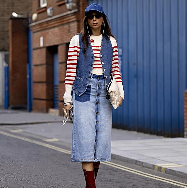 Imagen principal - Looks de street style y uno de la influencer Carmen Gimeno.