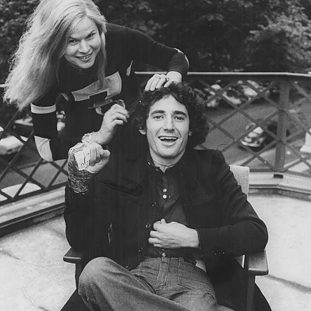 Así son las misteriosas mujeres de la vida de Miguel Ríos: su pareja actual, su hija rockera y una inglesa con la que formó una familia