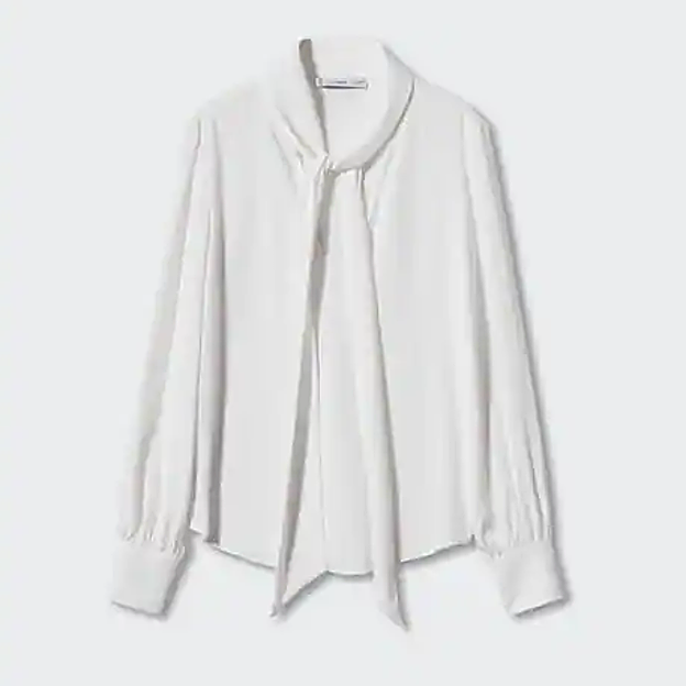 La blusa de Mango.
