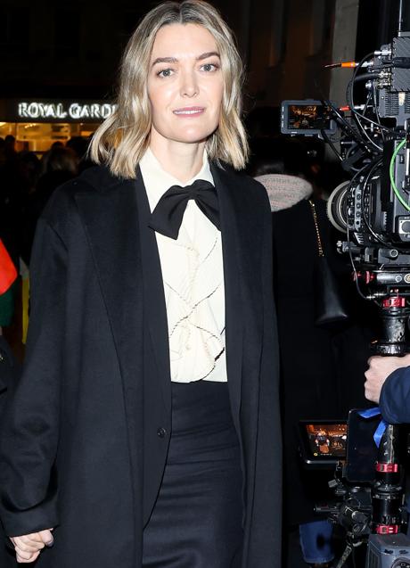 Imagen - Marta Ortega con look en negro y camisa con volantes en el desfile de Valentino. Foto: Getty.