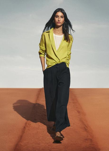 Imagen - Blusa de lino verde de Massimo Dutti (49,99 euros)