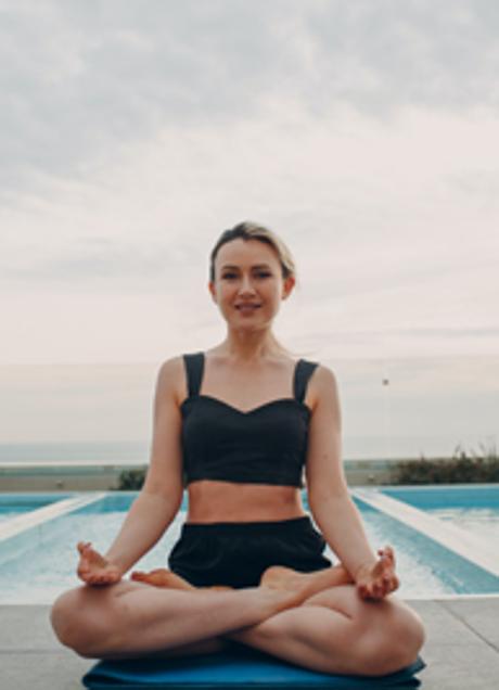 Imagen - Mujer haciendo yoga/UNSPLASH