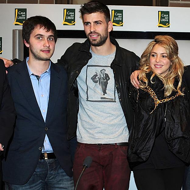 Marc Piqué, junto a su hermano Gerad y su ex, Shakira