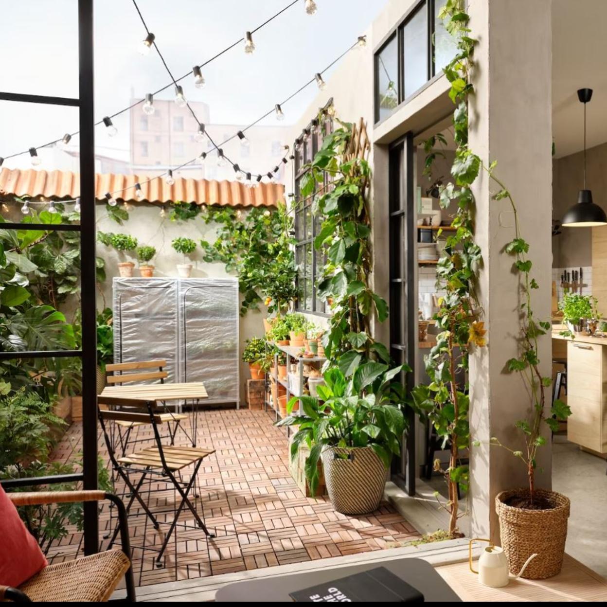 Ideas deco preciosas: Muebles de exterior preciosos (y muy baratos) de IKEA para decorar una terraza pequeña por muy poco dinero