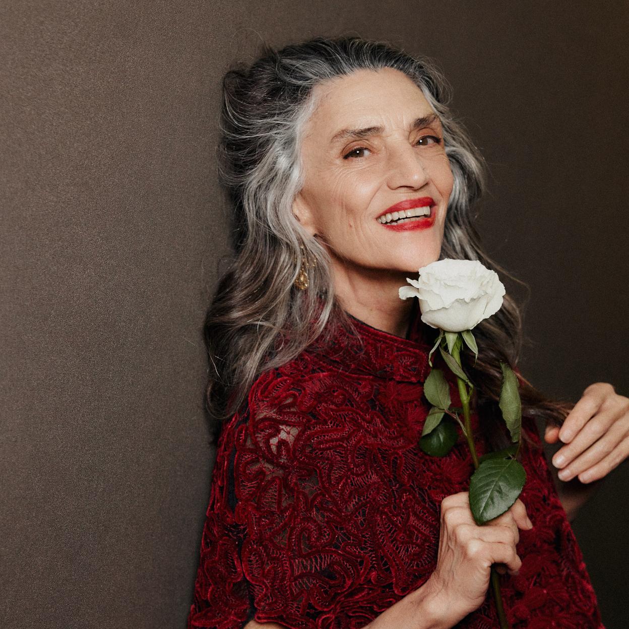 La actriz Ángela Molina con un maquillaje de Dior Beauty en el Festival de Cine de Málaga.