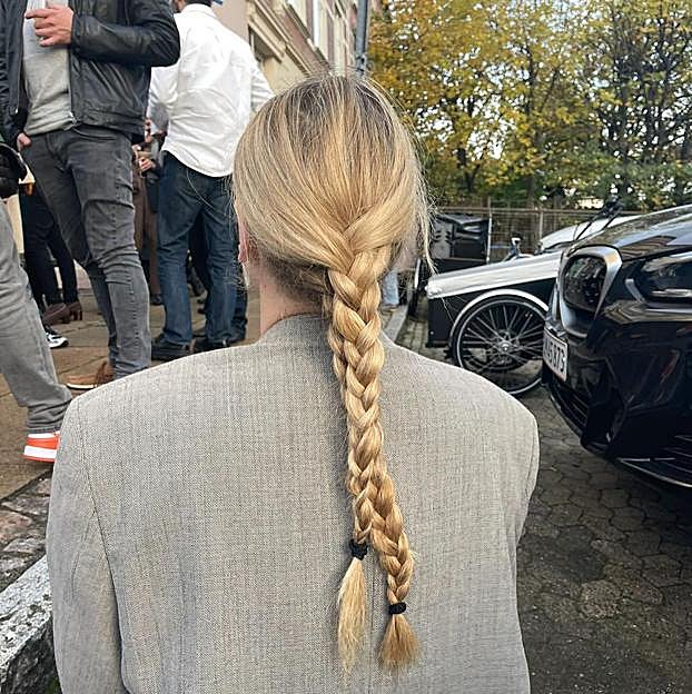 Peinado con doble trenza.