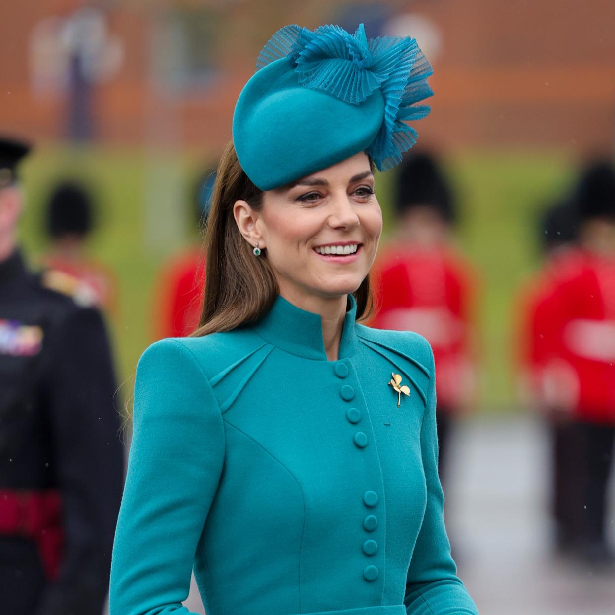 Este es el look con el que Kate Middleton ha sorprendido en St. Patricio. 