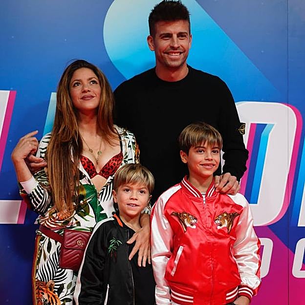 Shakira, junto a Gerard Piqué, Milan y Sasha, cuando aún eran una familia feliz. 