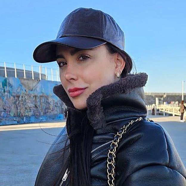 Ivana Rodríguez vive con su pareja y su hija Deva en Gijón. 