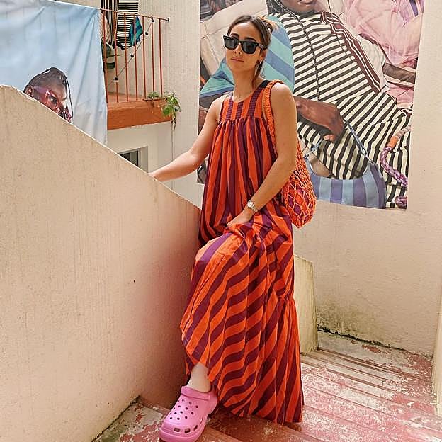 El precioso vestido de Parfois (con bolso y bañador a juego) que parece de lujo y ya arrasa en Instagram