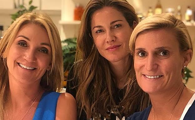 María Zurita, con Jaydy Mitchell.