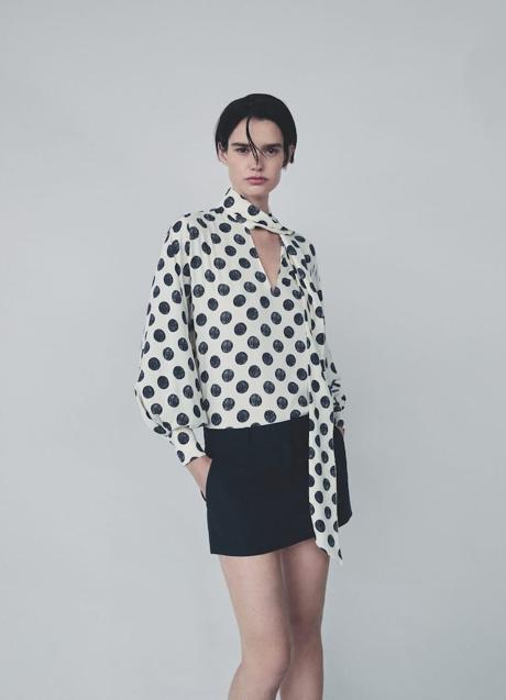 Imagen - Blusa con estampado de lunares Mango (25,99 euros)