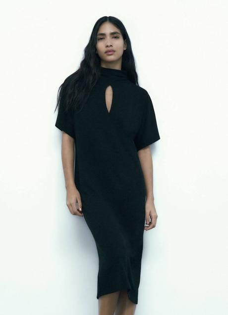 Imagen - Vestido midi negro con detalle cut out en el escote