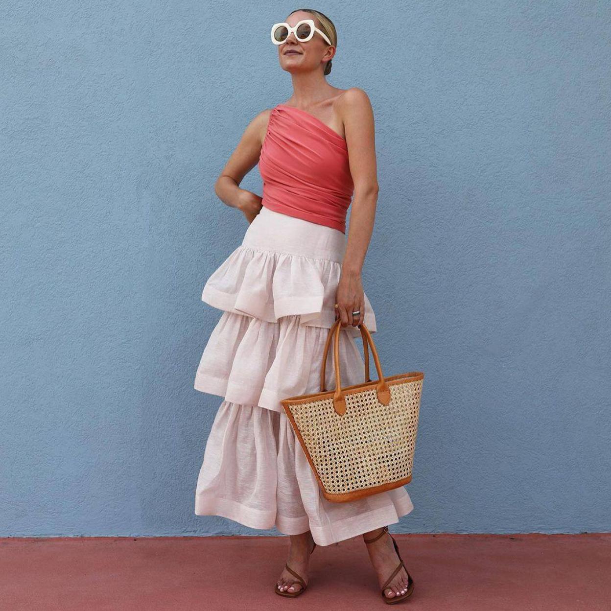 Influencer con falda de volantes