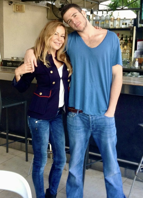 Ana Obregon con su hijo fallecido, Aless Lequio.