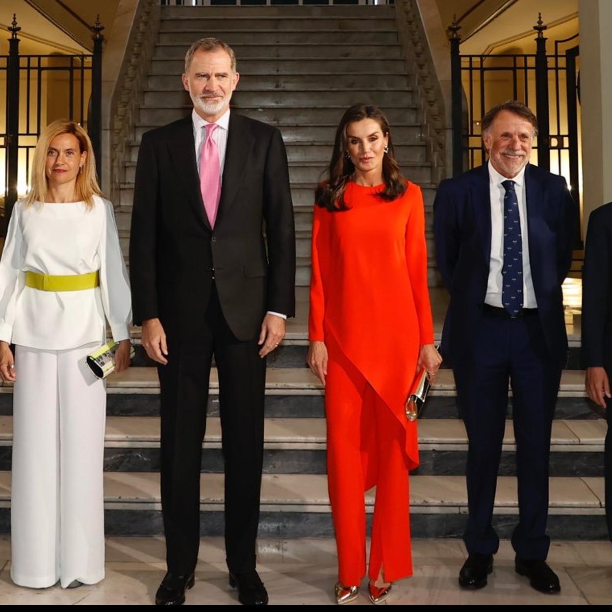 Los reyes en el acto de la Casa del Libro.