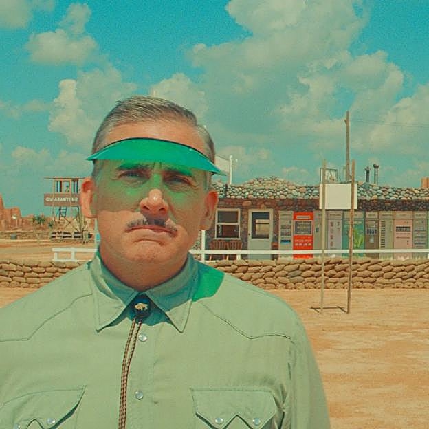 Steve Carell en Asteroid City, de Wes Anderson. 