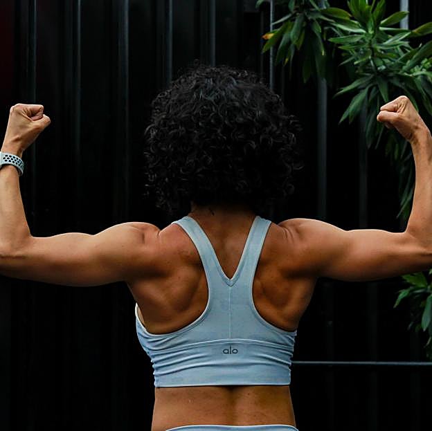 Ejercicios para tener la espalda tan tonificada como la de Elsa Pataky. 