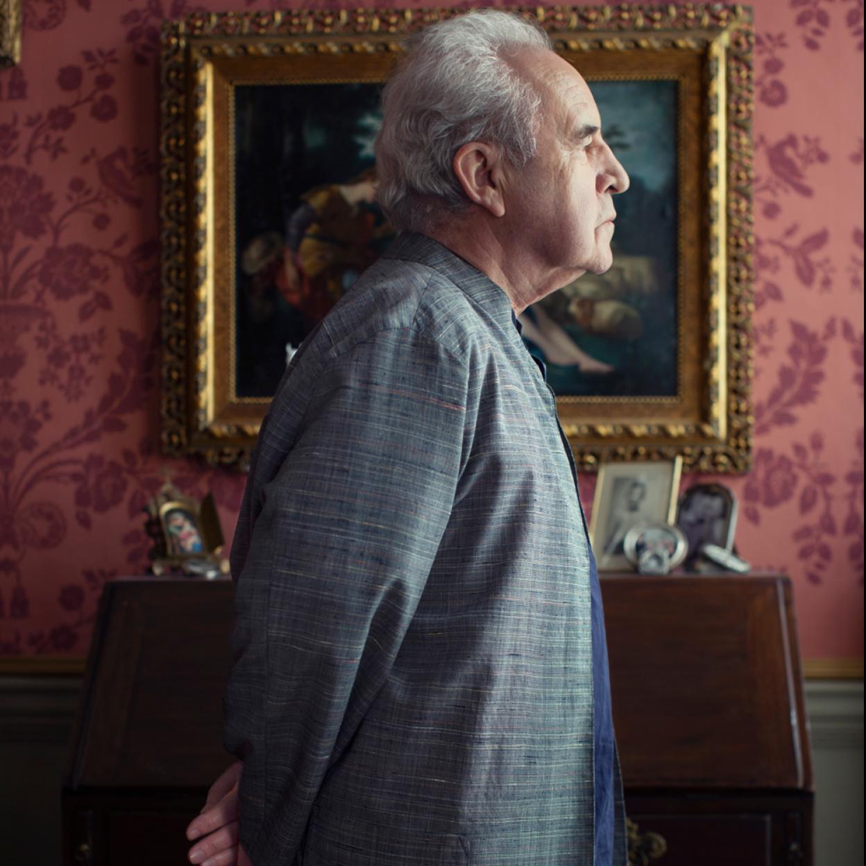 De perfil, el escritor John Banville, retratado en Dublín.