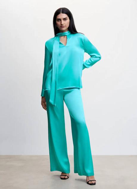 Imagen - Total look turquesa con blusa y pantalón de satén