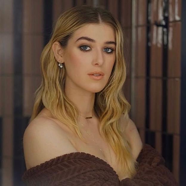 La actriz Honor Swinton Byrne, hija de Tilda Swinton. 