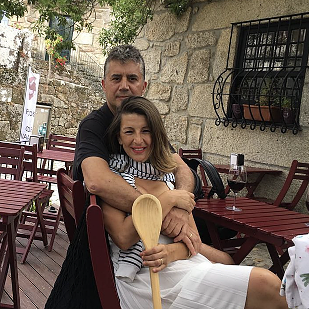 Quién es Juan Andrés Meizoso, el altísimo marido de Yolanda Díaz: gallego, dibujante técnico y (casi) invisible