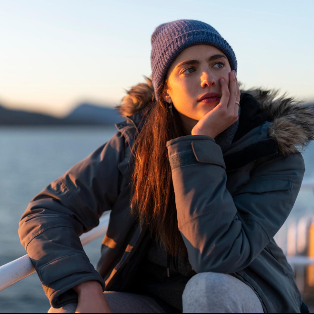 Margaret Qualley, hija de Andie McDowell, en La asistenta. 