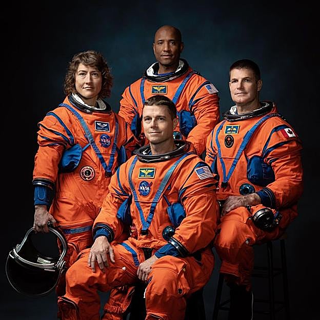 Koch junto a los otros miembros de la misión Artemis II: Victor Glover, Jeremy Hansen y Gregor R. Wiseman. 