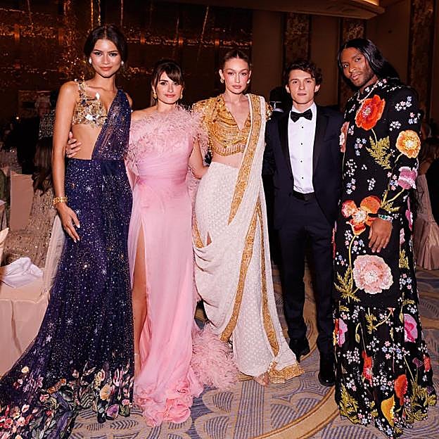 Penélope Cruz junto a Zendaya, Gigi Hadid y Tom Holland.