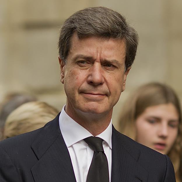 La tragedia que persigue a Cayetano Martínez de Irujo: de hijo favorito de la duquesa de Alba a intrépido rebelde de la alta sociedad