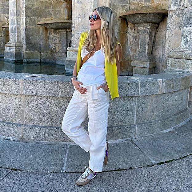 Imagen principal - Las influencers con las zapatillas Bird de Hoff.