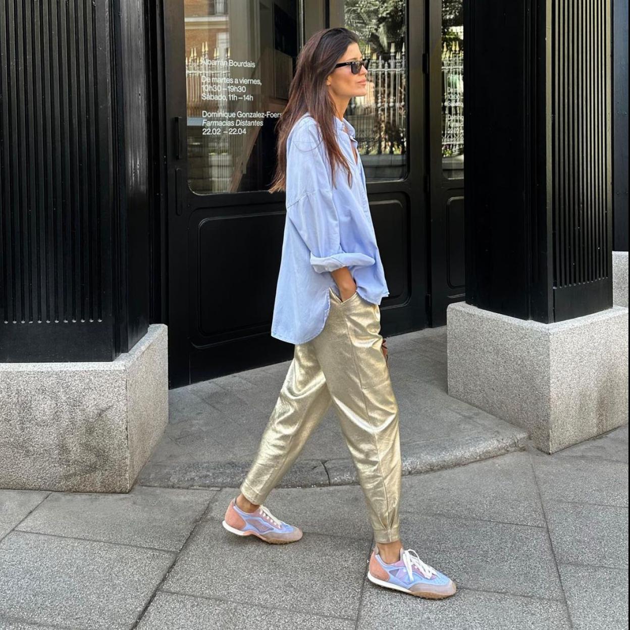 La influencer Rosa Copado con zapatillas de Hoff.