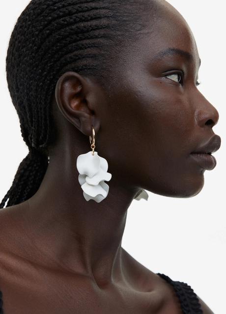 Imagen - Pendientes con forma de flor de H&M (14,99 euros)