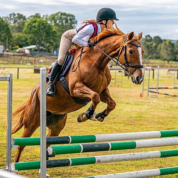 Elsa Pataky tonifica toda su musculatura montando a caballo. 