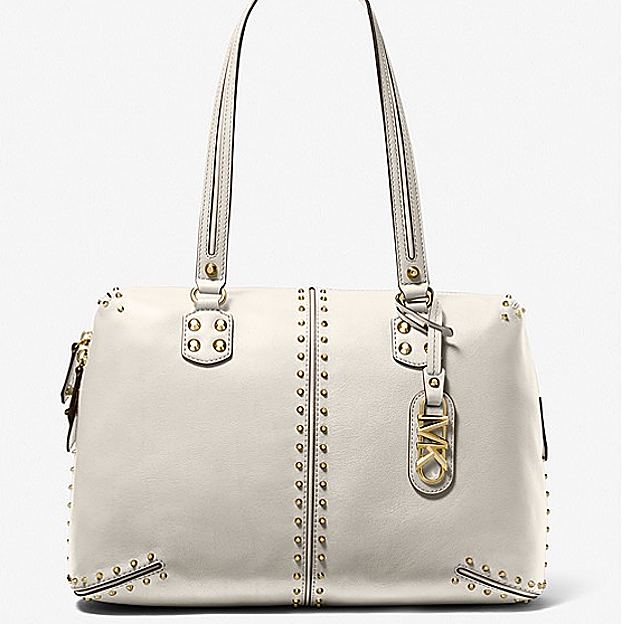 El bolso blanco de Michael Kors.
